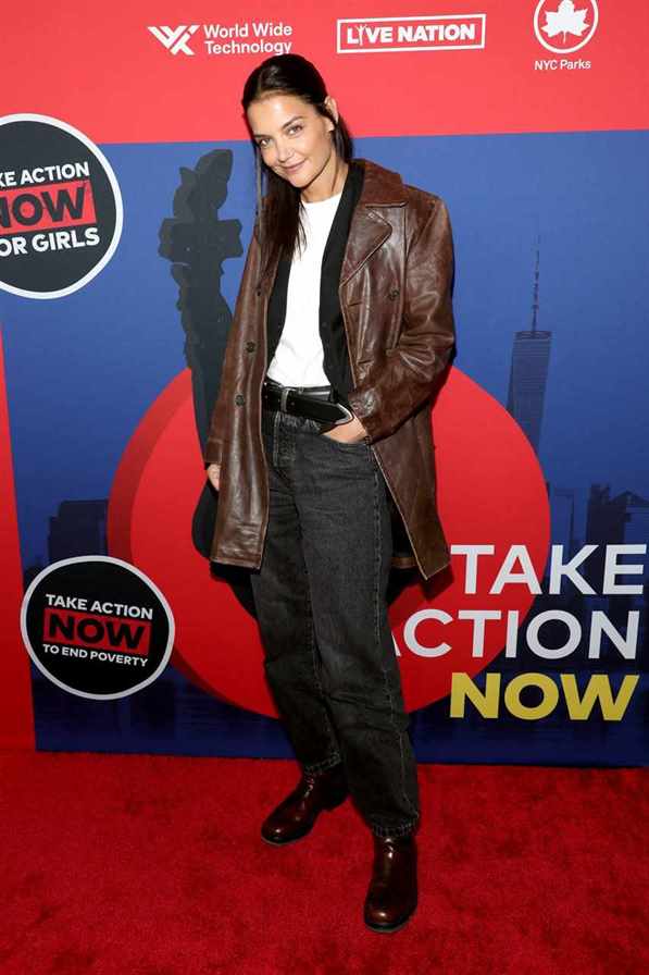 С чем носить кожаный пиджак этой осенью: расскажет Кэти Холмс