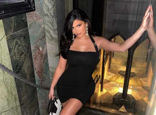 Кайли Дженнер поделилась редкой фотографией с 8-месячным сыном