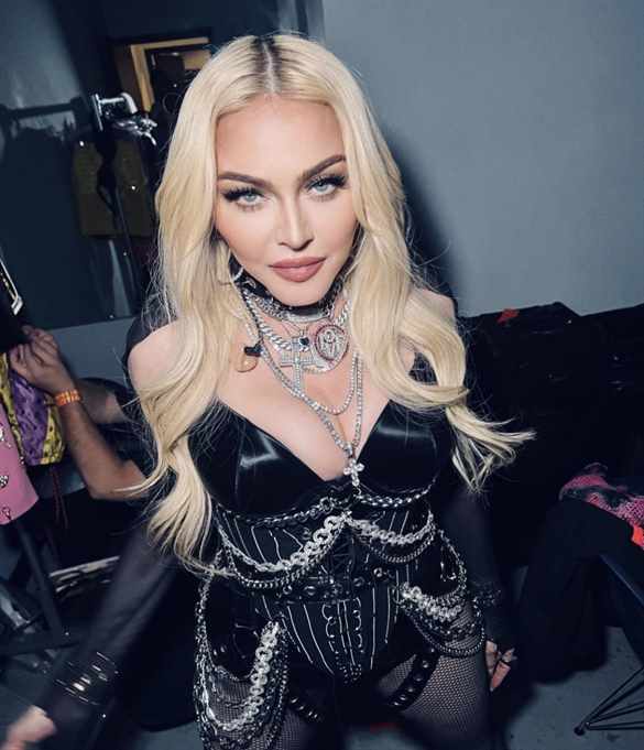 64-летняя Мадонна поделилась кадрами топлес, и это надо видеть