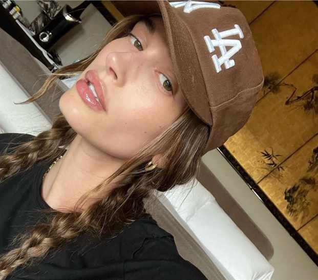 Прощайте, длинные волосы: Хейли Бибер радикально сменила имидж