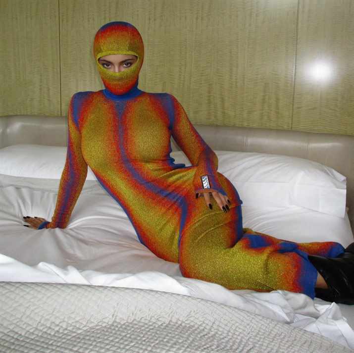 Так много вопросов, но мало ответов: Кайли Дженнер снялась в странном образе